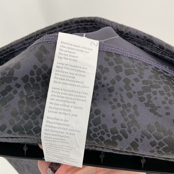 Fabletics Mid Rise PowerHold Crop Legging Byzantine Print Purple Black Women XXS - Picture 5 of 6